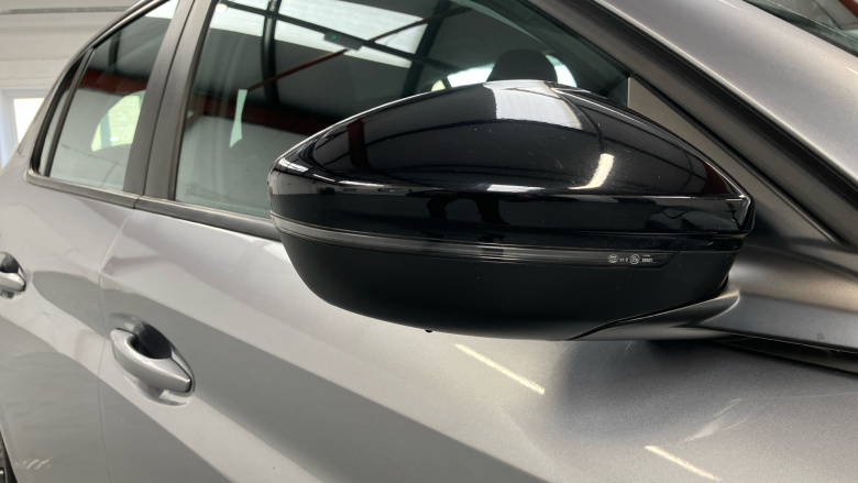 Peugeot 208 1.2 PureTech 100 Active Premium 5dr Petrol Hatchback